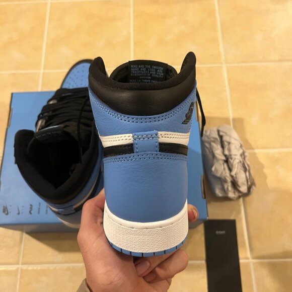 AIR JORDAN 1 RETRO HIGH OG UNIVERSITY BLUE - Picture 2 of 5